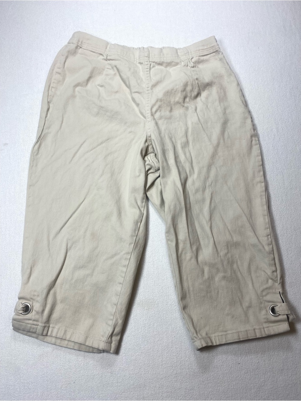 croft & barrow Cream Petite Stretch Capri size 12P. See description.
